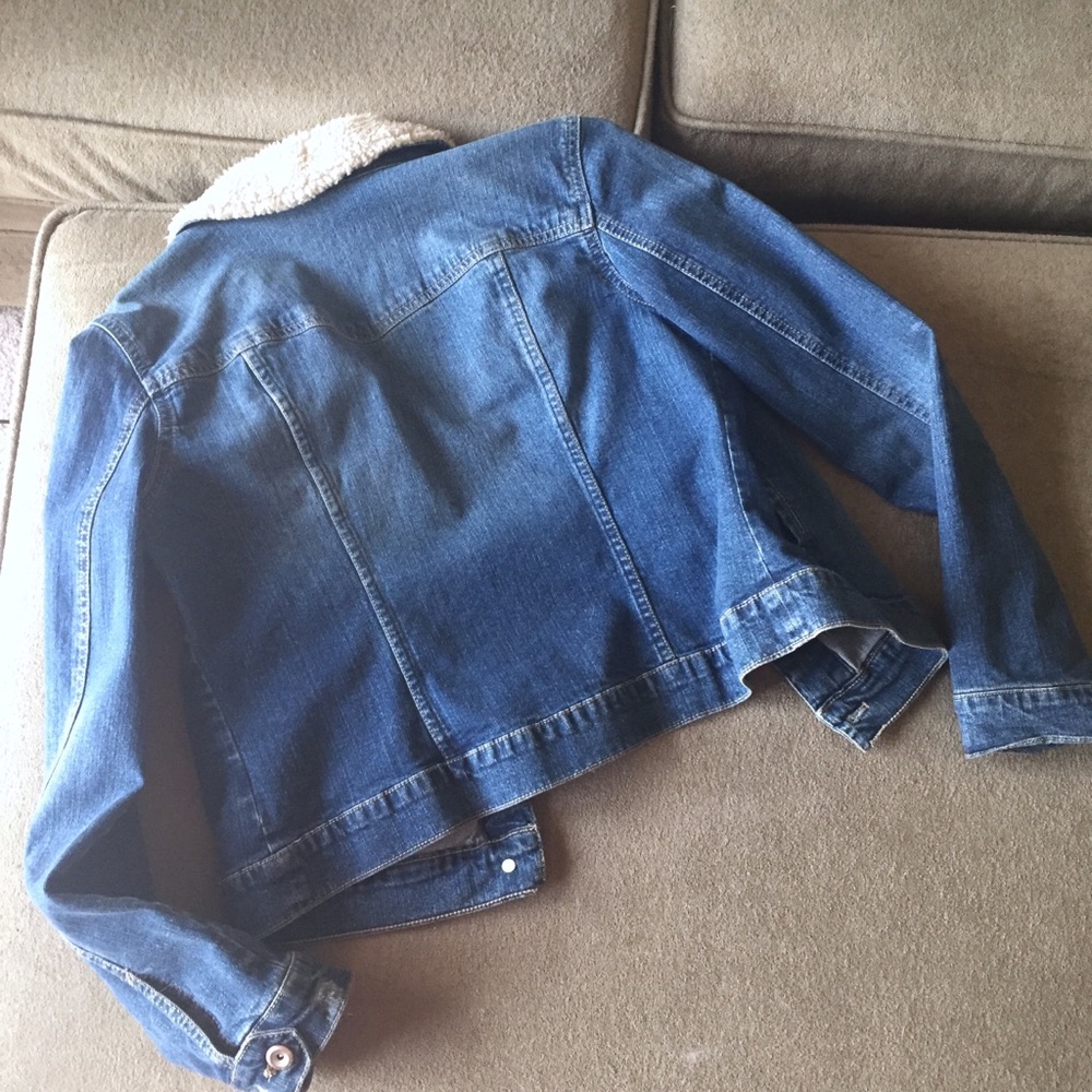 SOLD- 🦋SONOMA jean jacket 🦋 - Picture 3 of 7